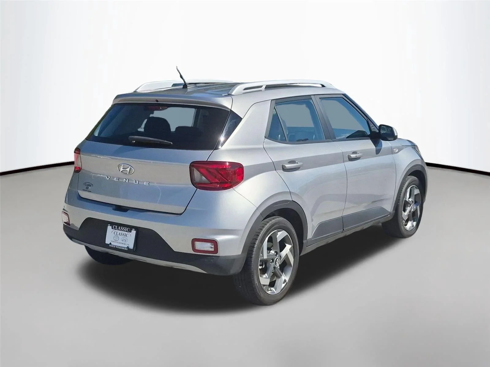 Used 2024 Shimmering Silver Hyundai SEL image 5