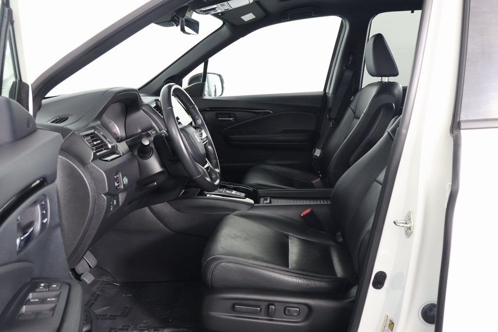 Certified Used 2019 White Diamond Pearl Honda Touring image 10