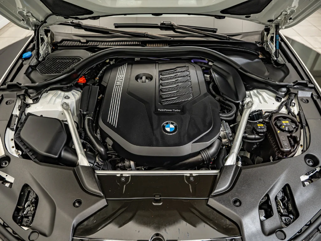Used 2022 Alpine White BMW 540i image 39