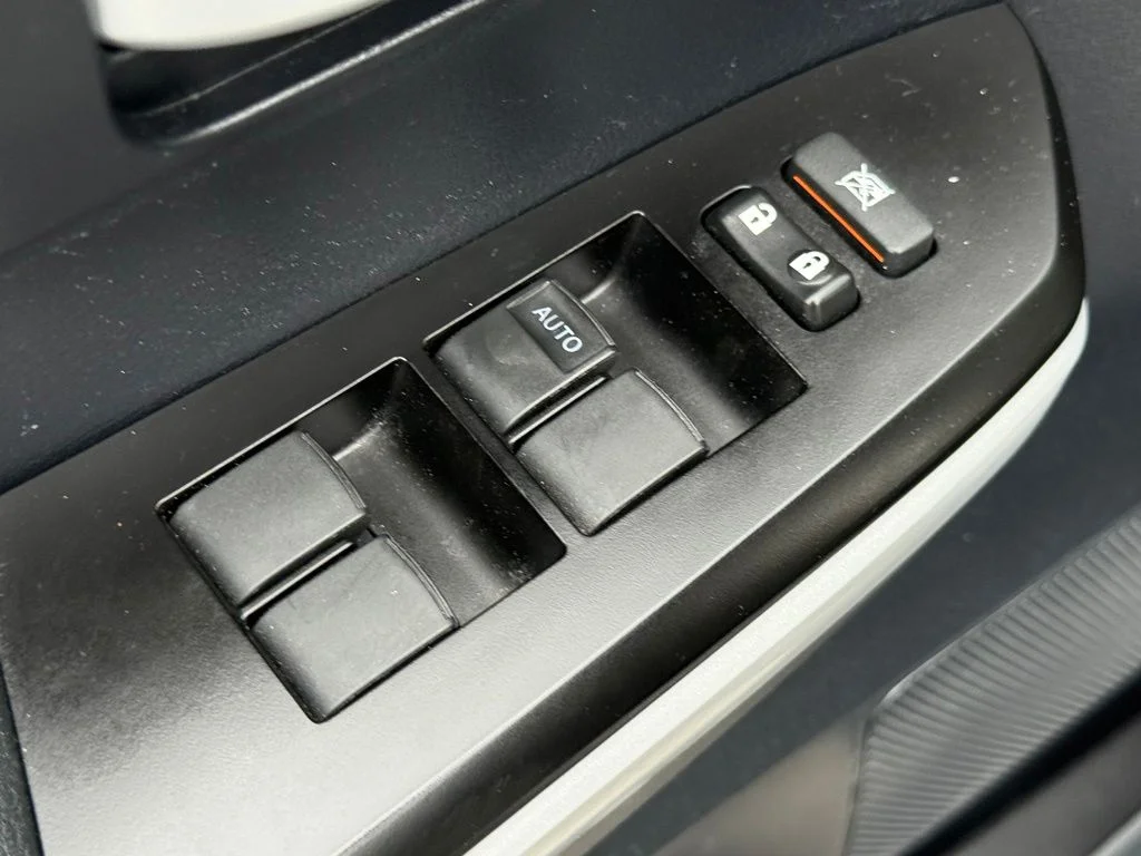 Used 2018 Silver Toyota SR5 image 16