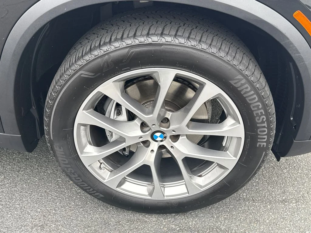 Used 2026 Black BMW xDrive40i image 12