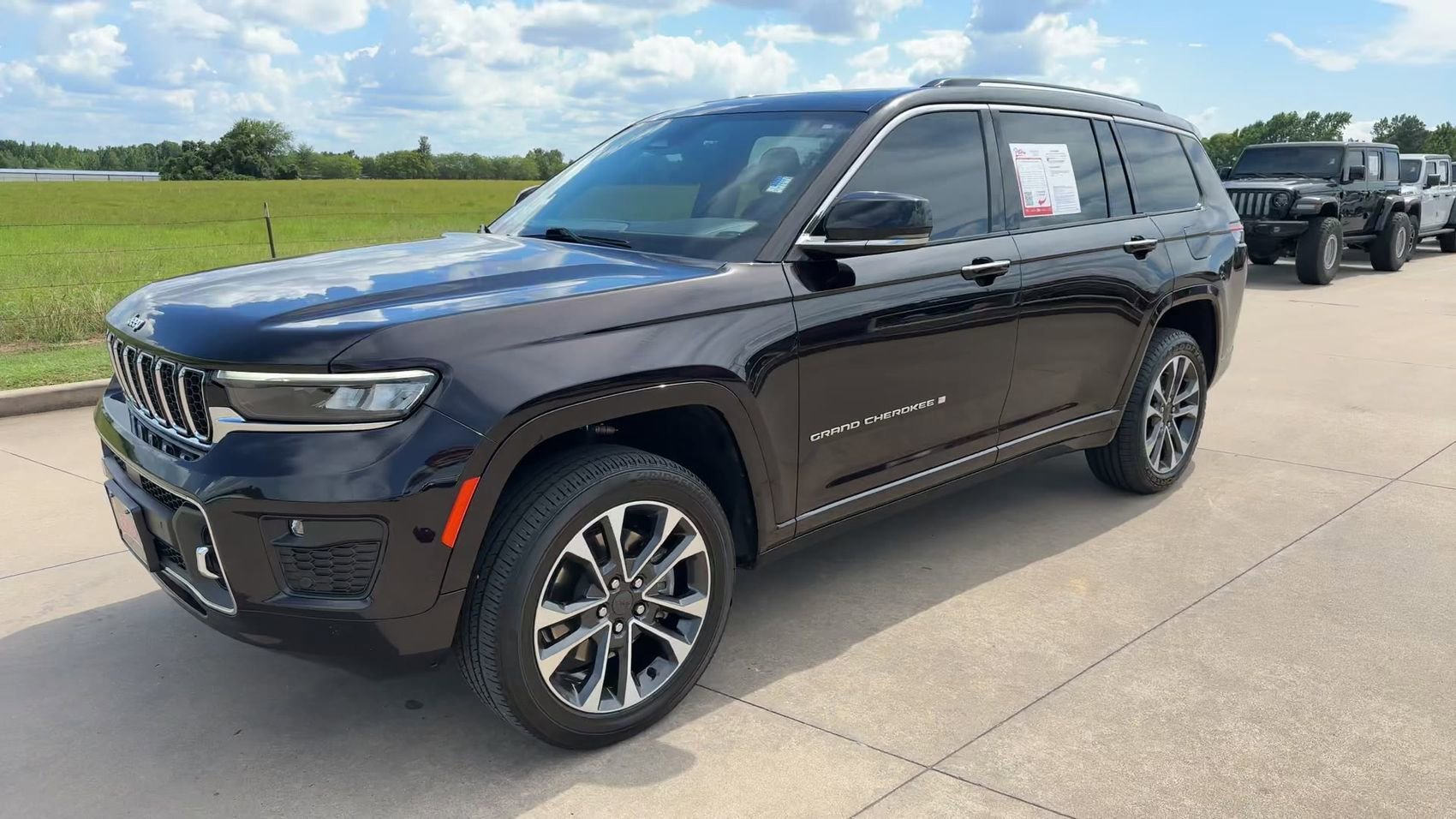 Used 2022 Ember Pearlcoat Jeep Overland image 5