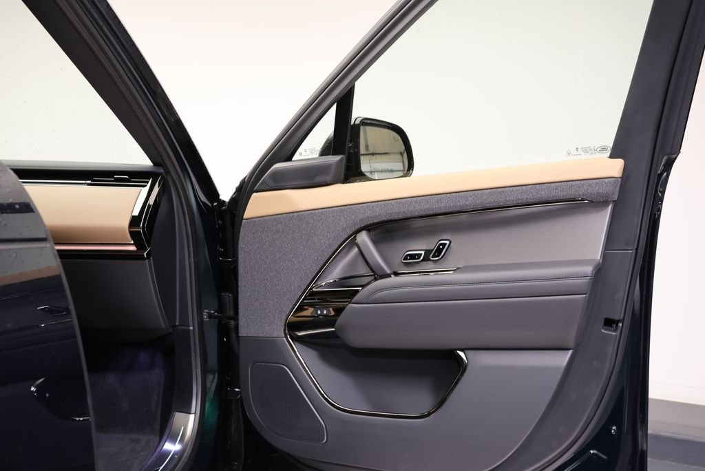 New 2026 British Racing Green Land Rover Dynamic SE image 36