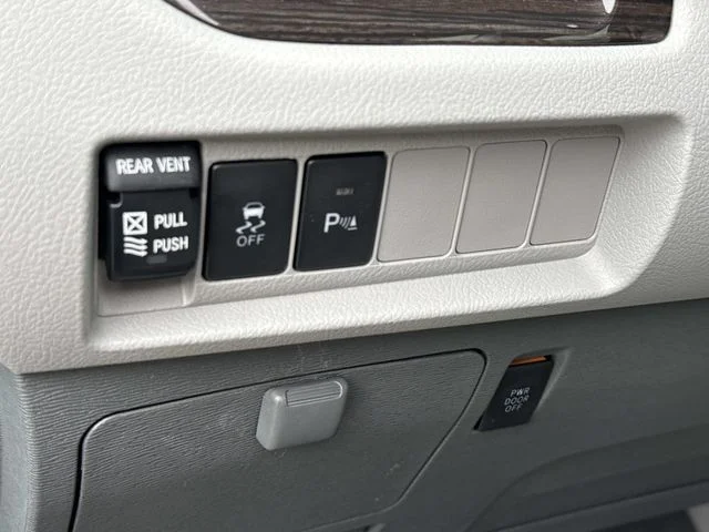 Used 2020 Gray Toyota XLE image 27