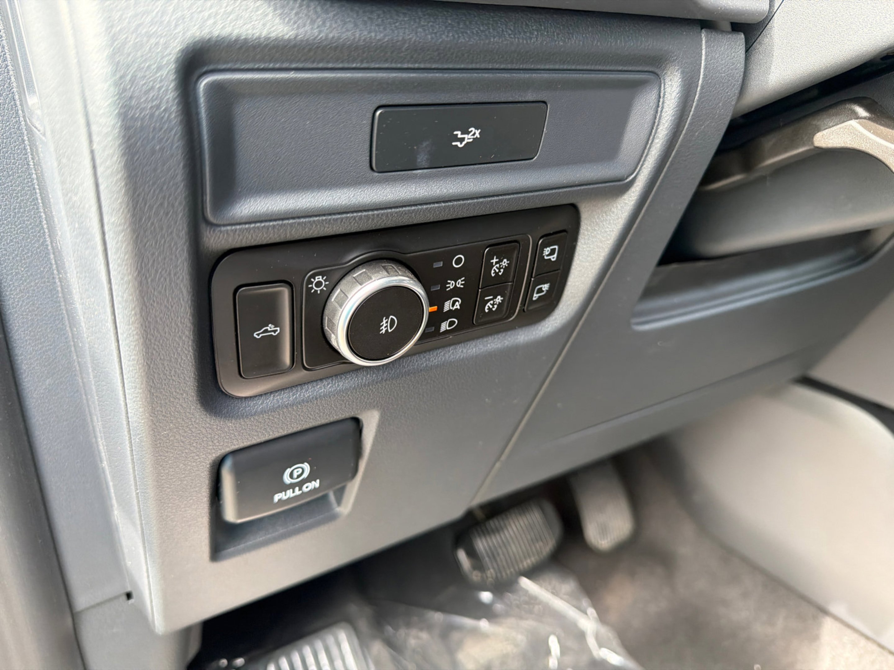 New 2026 Oxford White Ford XLT image 19