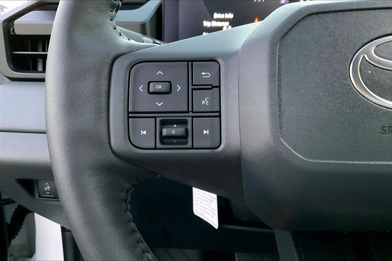 Used 2026 Wind Chill Pearl Toyota Limited image 21