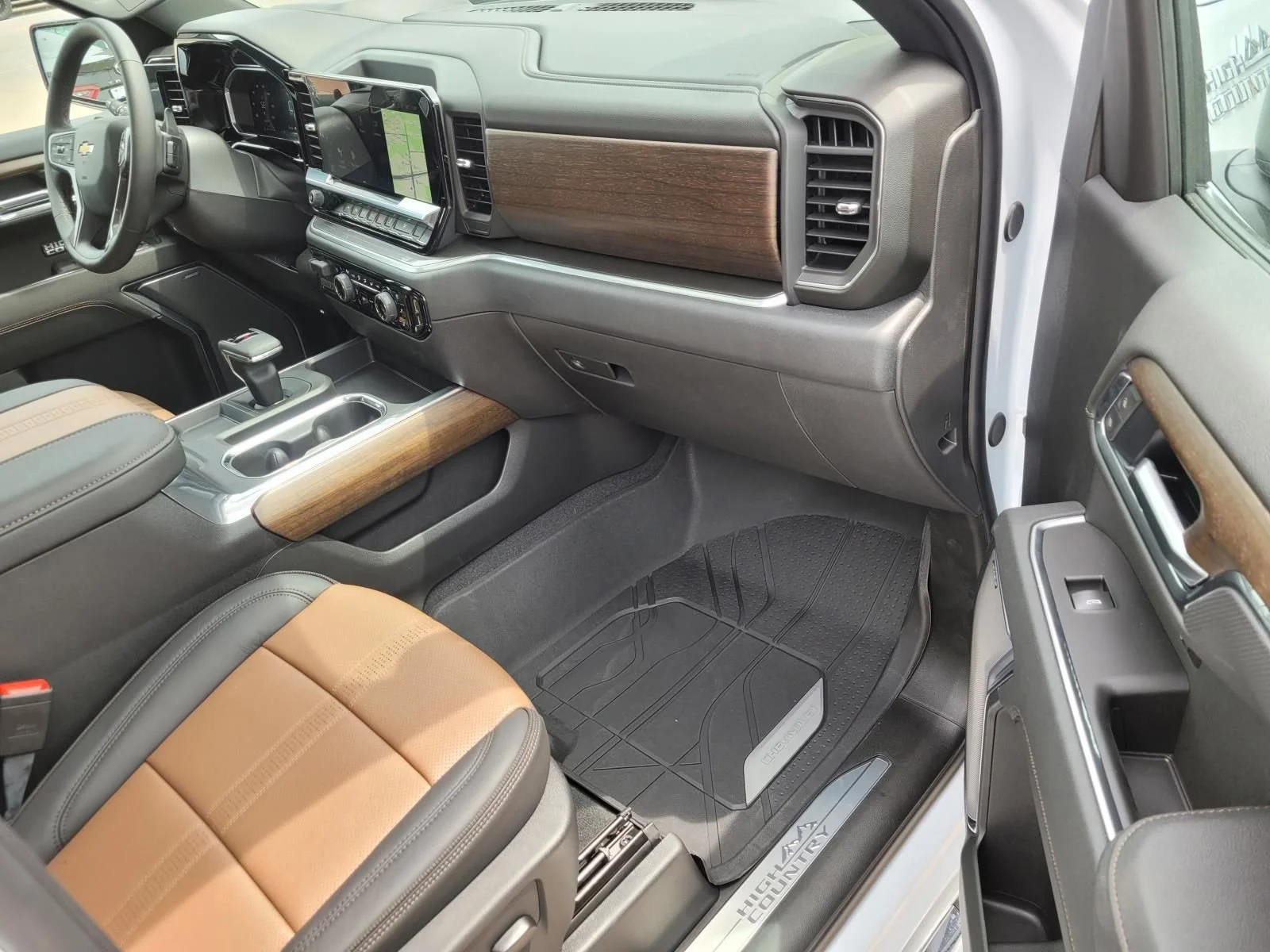 New 2026 Polar White Tricoat Chevrolet High Country image 6