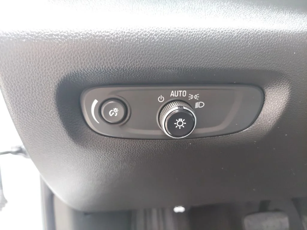Used 2023 White Chevrolet LT Leather image 19