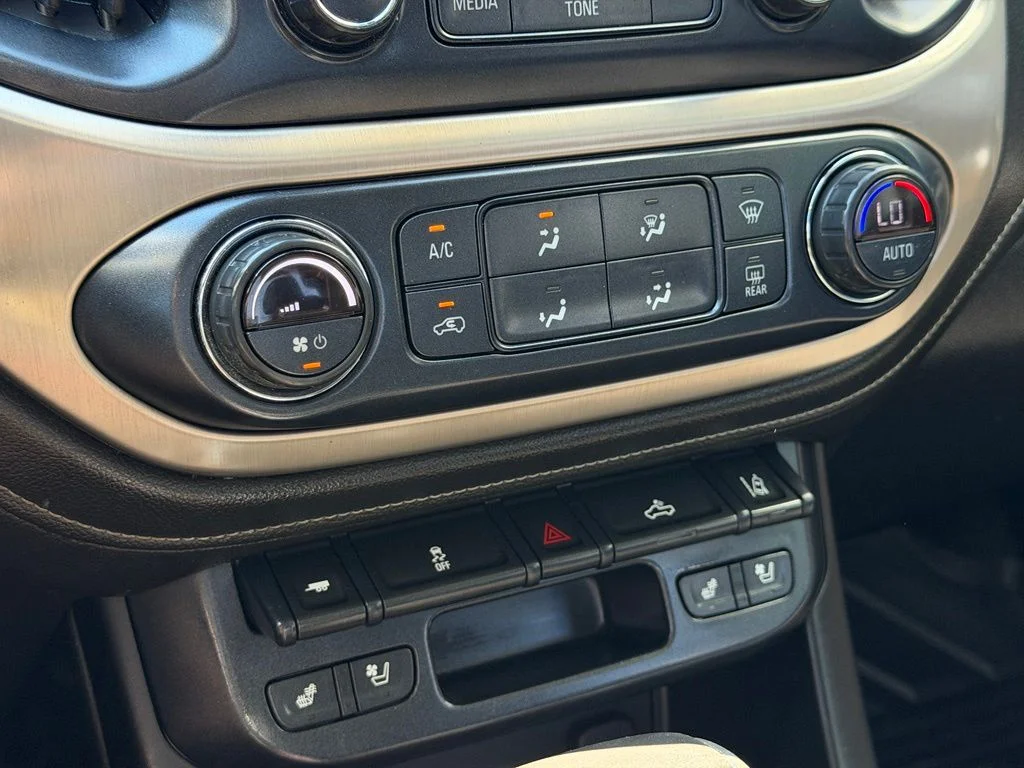Used 2018 White GMC Denali image 13