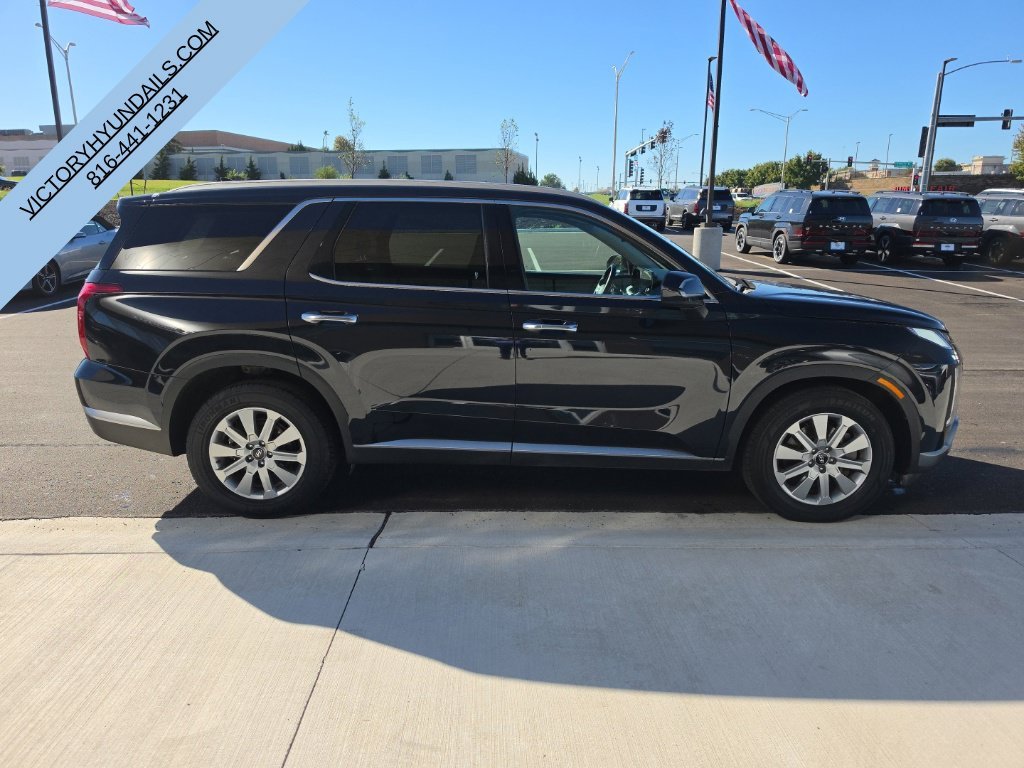 Used 2025 White Hyundai SEL image 7
