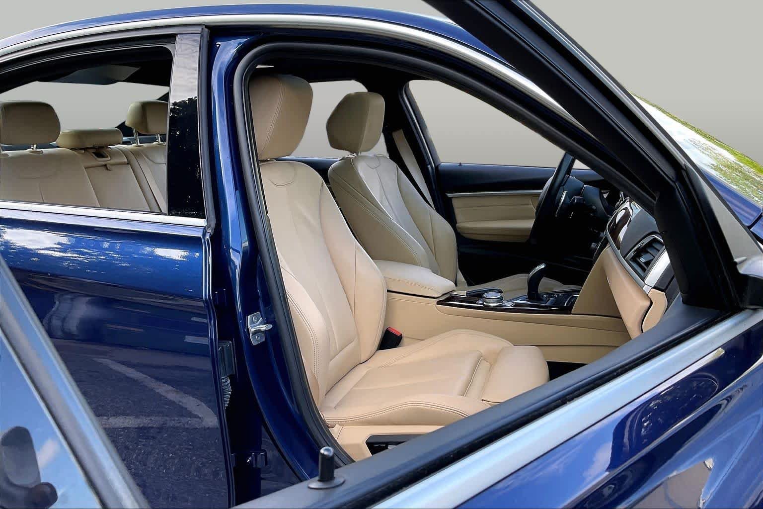 Used 2018 Mediterranean Blue Metallic BMW 330i xDrive image 8