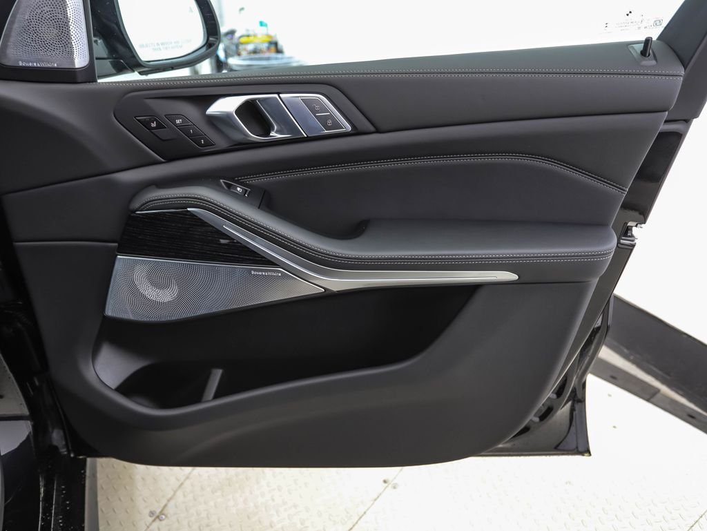New 2027 Black Sapphire Metallic BMW xDrive40i image 35