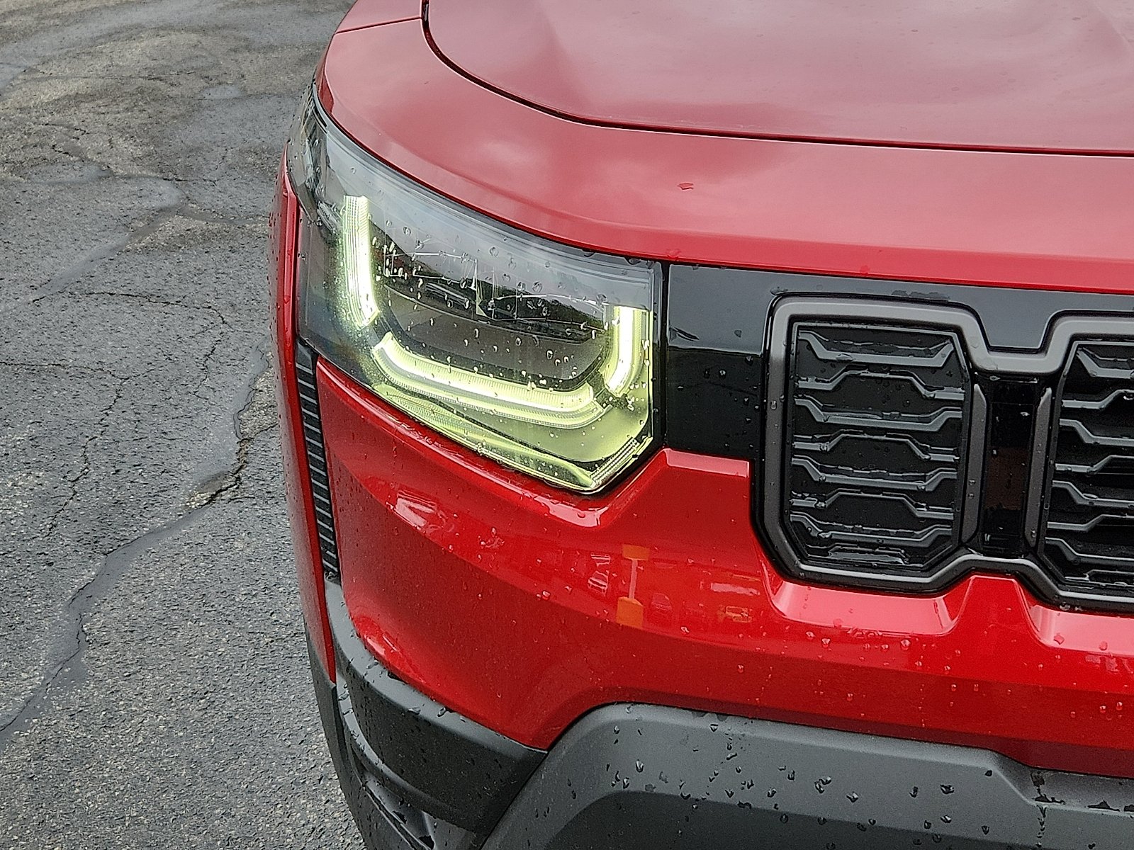 New 2026 Red Hot Pearl-Coat Exterior Paint Jeep Limited image 9