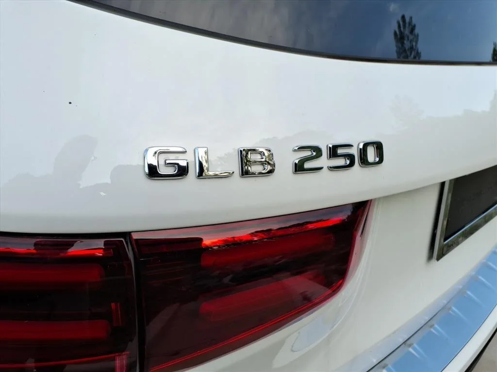 New 2026 Polar White Mercedes-Benz GLB 250 image 26