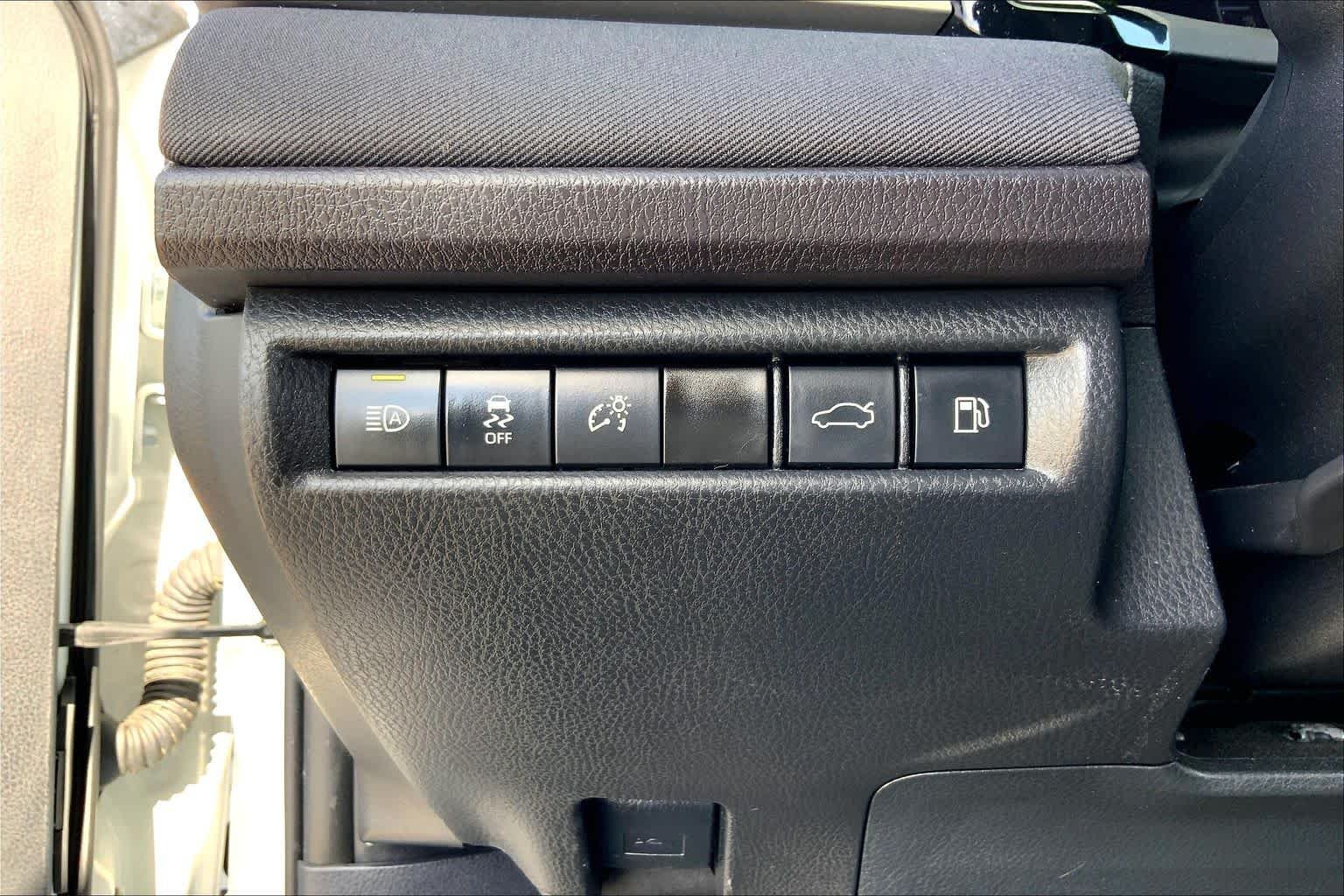 Used 2025 Ice Cap Toyota LE image 33