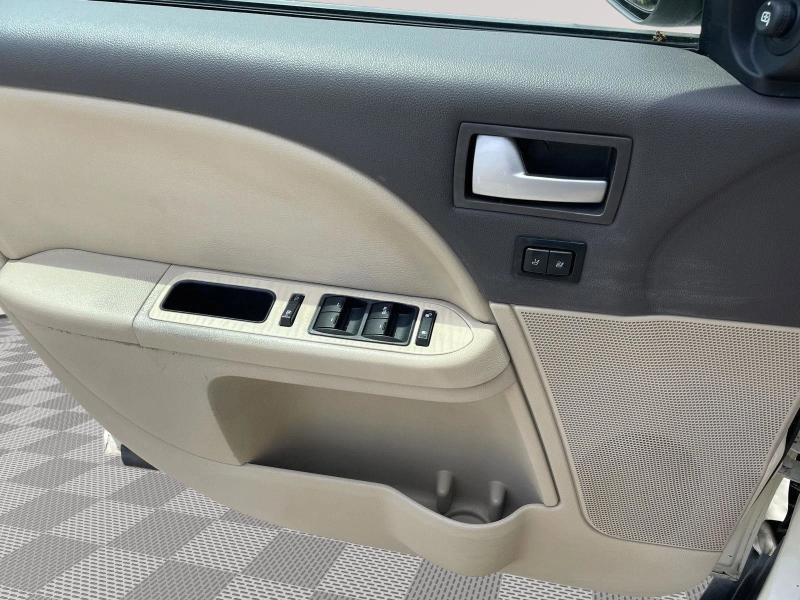 Used 2009  Mercury Premier image 6