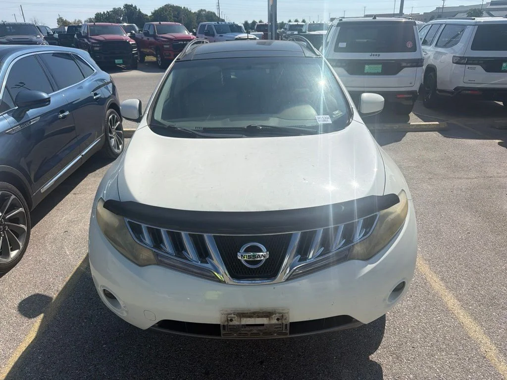 Used 2009 White Nissan SL image 3
