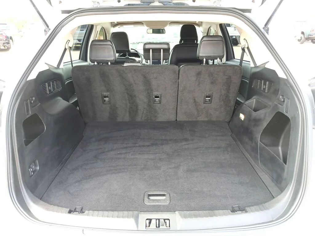 Used 2022 White Ford SEL image 27
