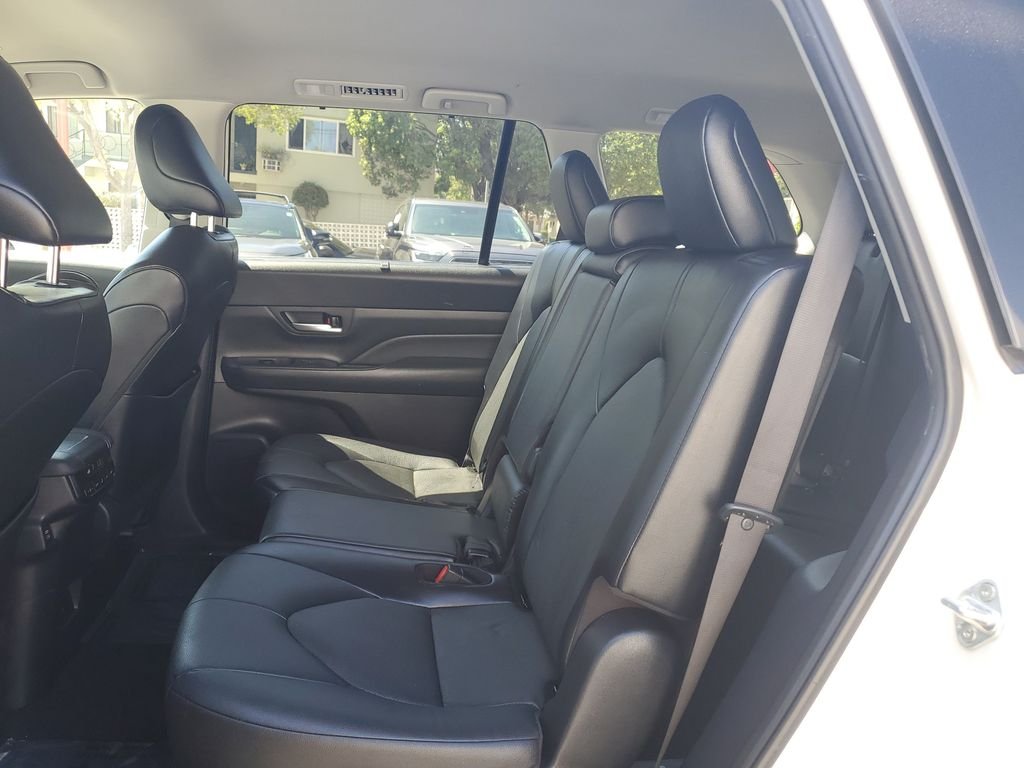 Used 2024 Cream Toyota XLE image 13