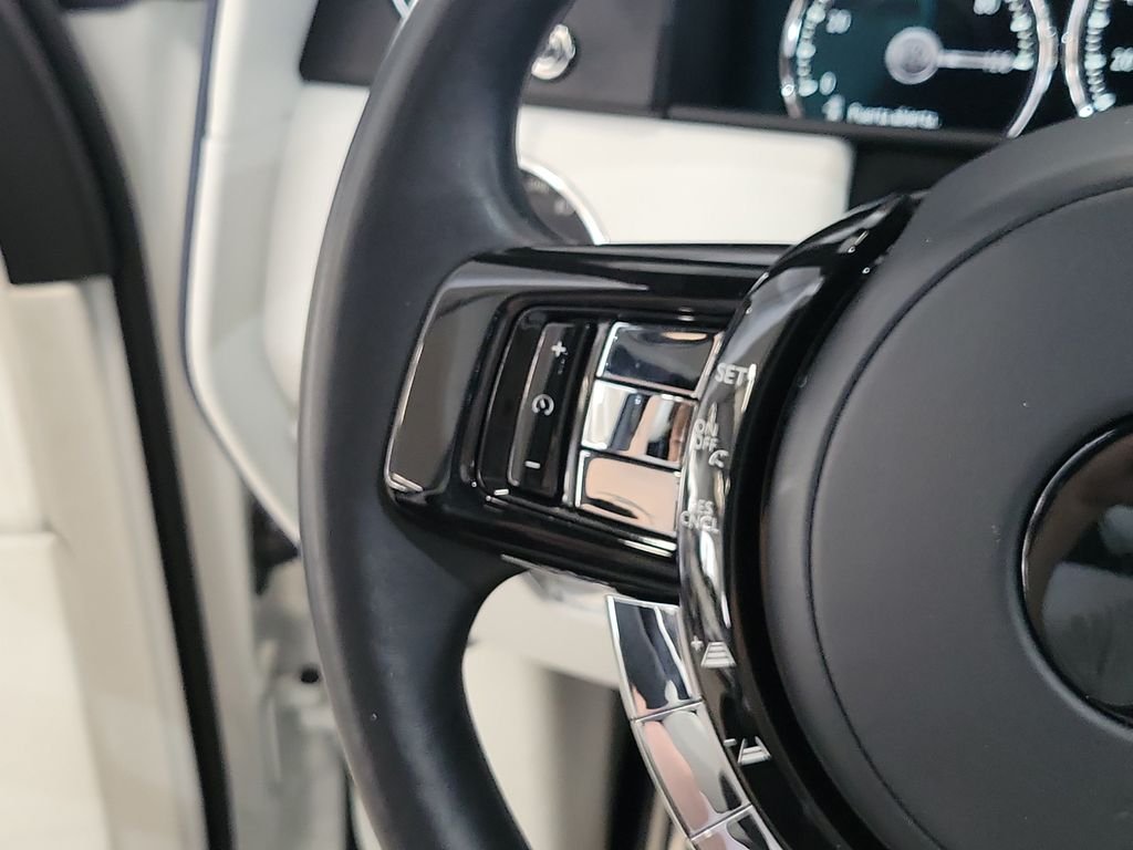 Used 2022 White Rolls-Royce Base image 24