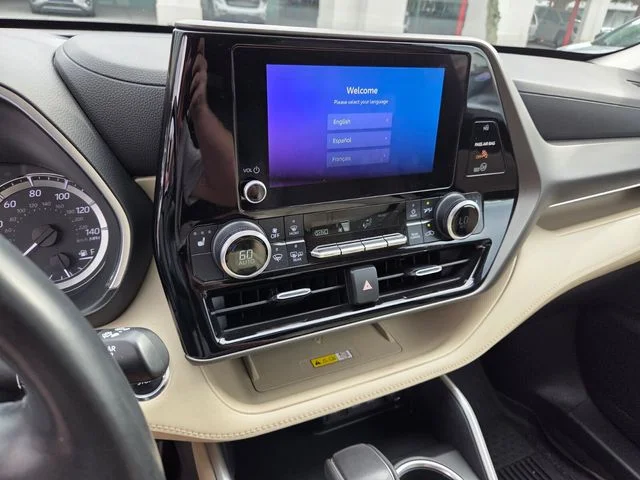 Certified Used 2023  Toyota XLE image 25