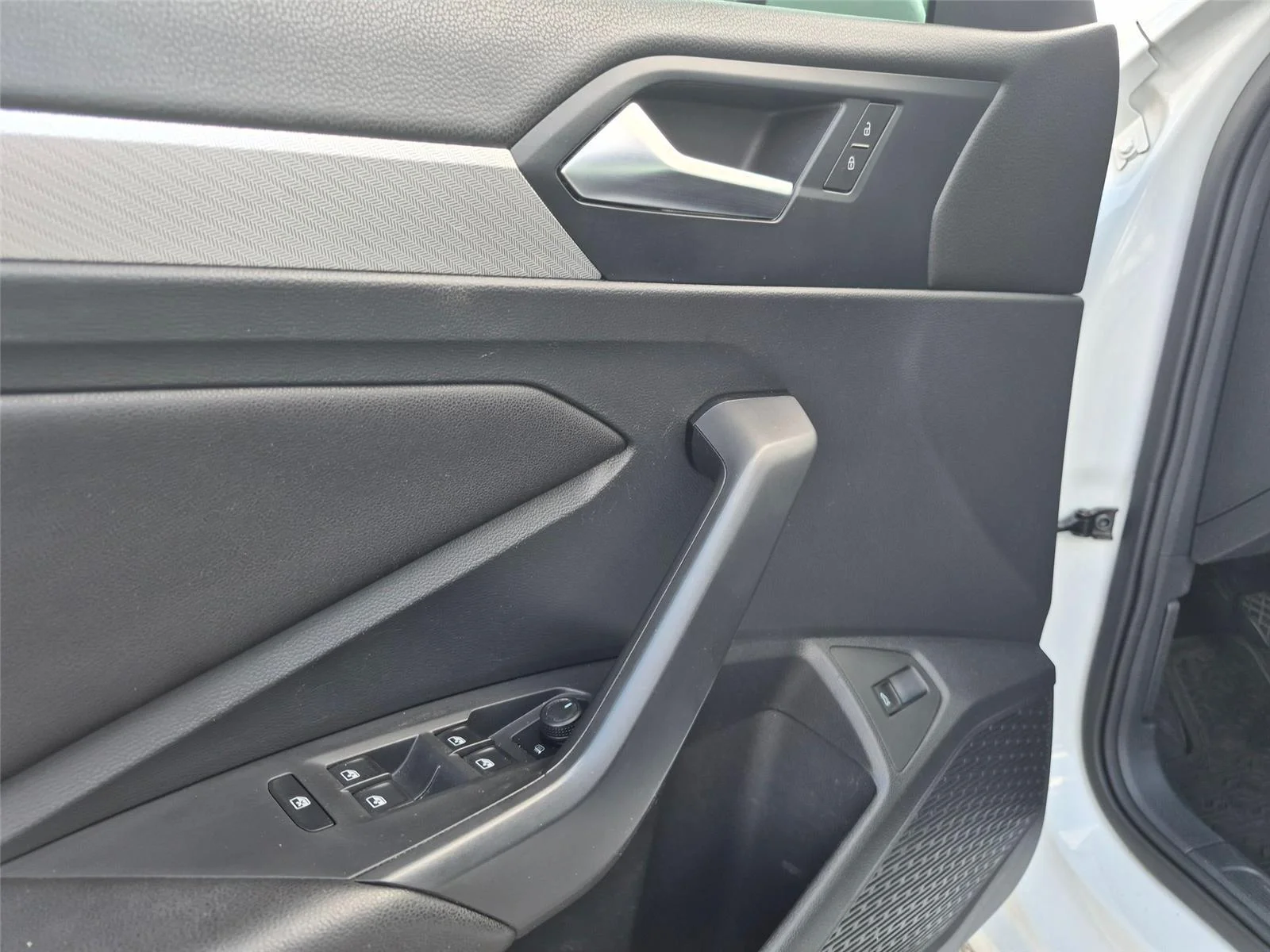 Used 2019 Pure White Volkswagen S image 13