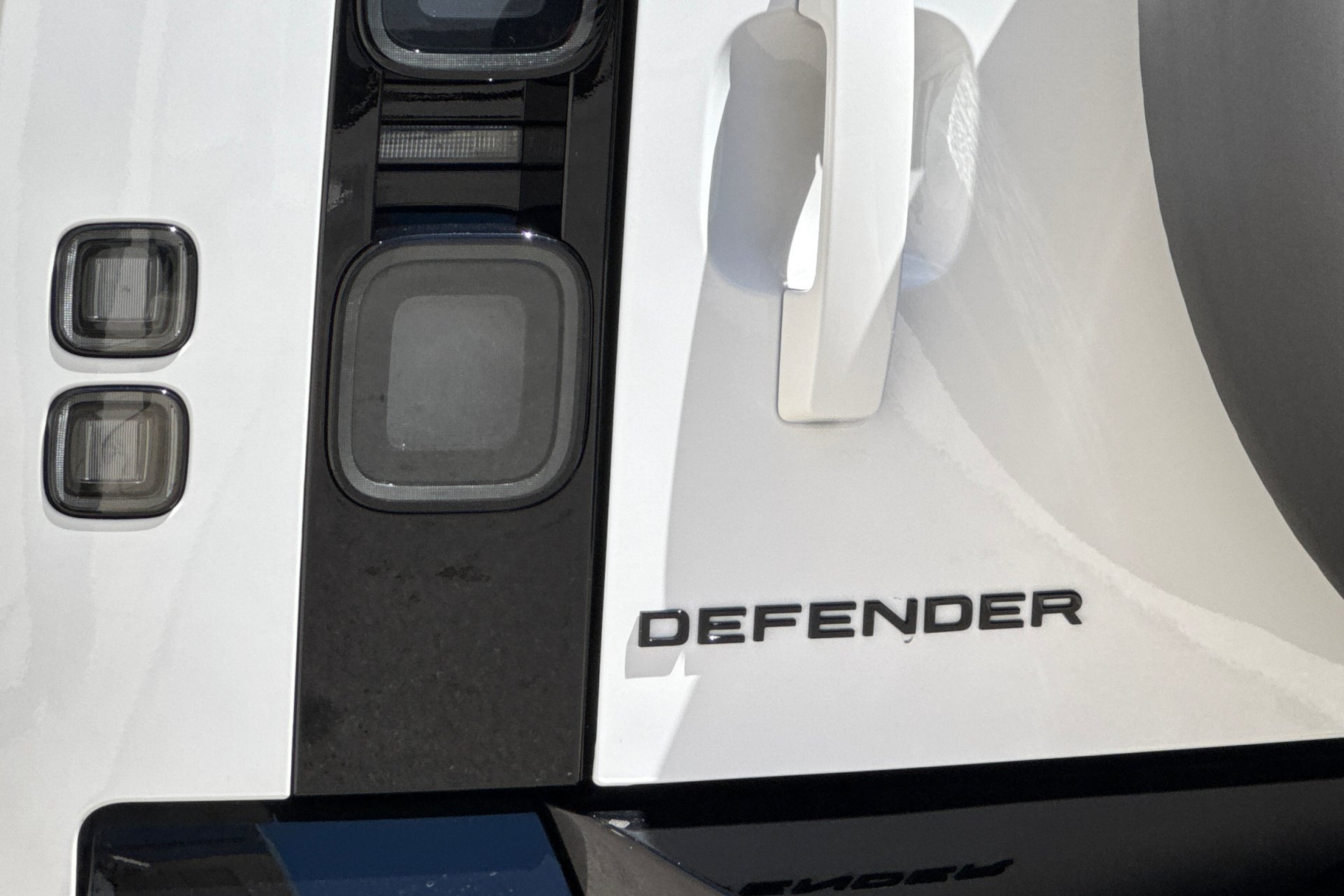 New 2026 Fuji White Land Rover X-Dynamic SE image 12