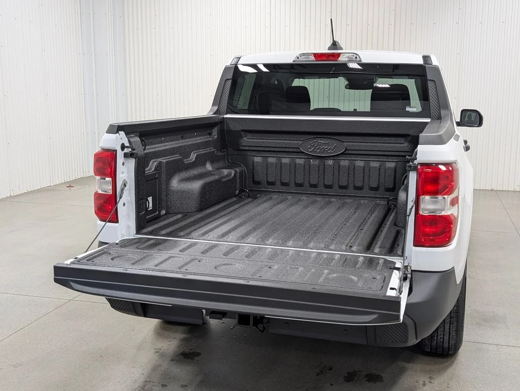 New 2026 Oxford White Ford XLT image 8
