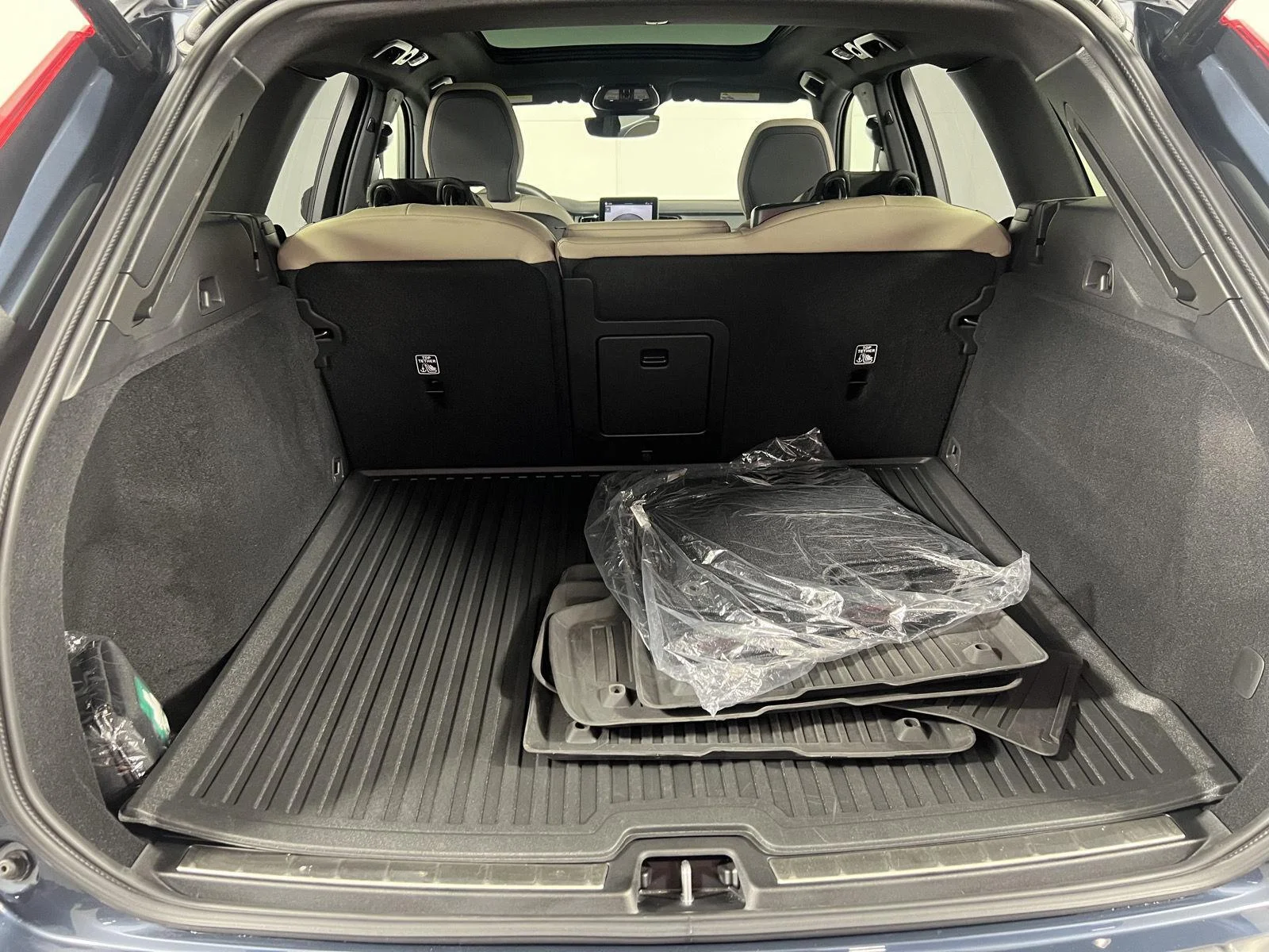Used 2026 Denim Blue Metallic Volvo Plus image 23