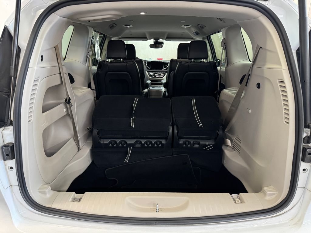 2023 Chrysler Pacifica Touring L - Photo 7