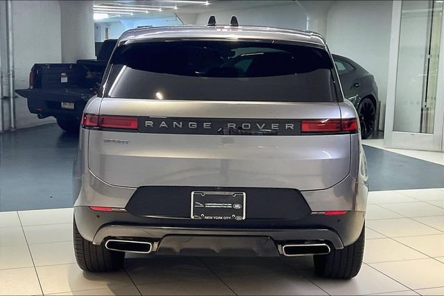Used 2024 Gray Land Rover SE image 3
