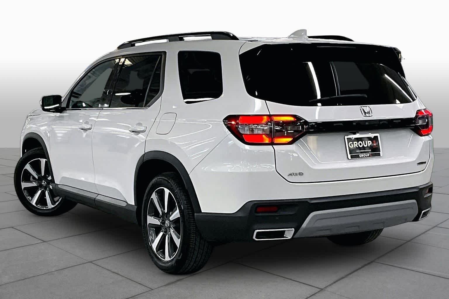 Used 2025 Platinum White Pearl Honda Touring image 12