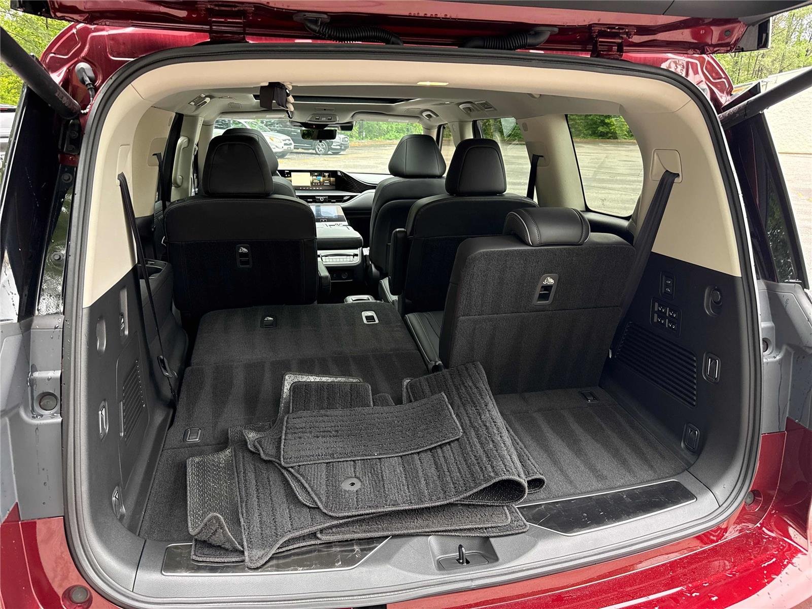 Certified Used 2025 Coulis Red INFINITI SENSORY image 31