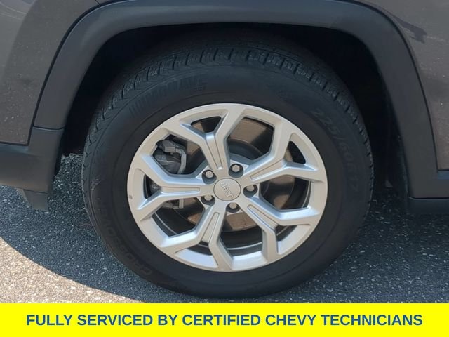 Used 2024 Gray Jeep Latitude image 18