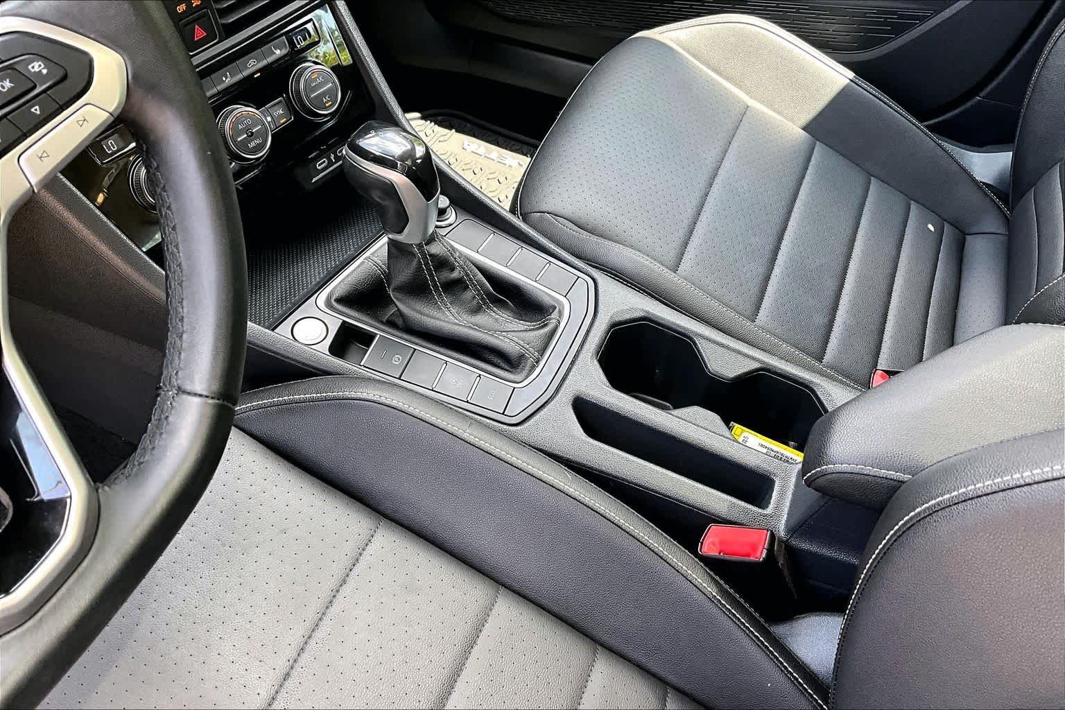 Certified Used 2023 Opal White Pearl Effect Volkswagen SE image 17
