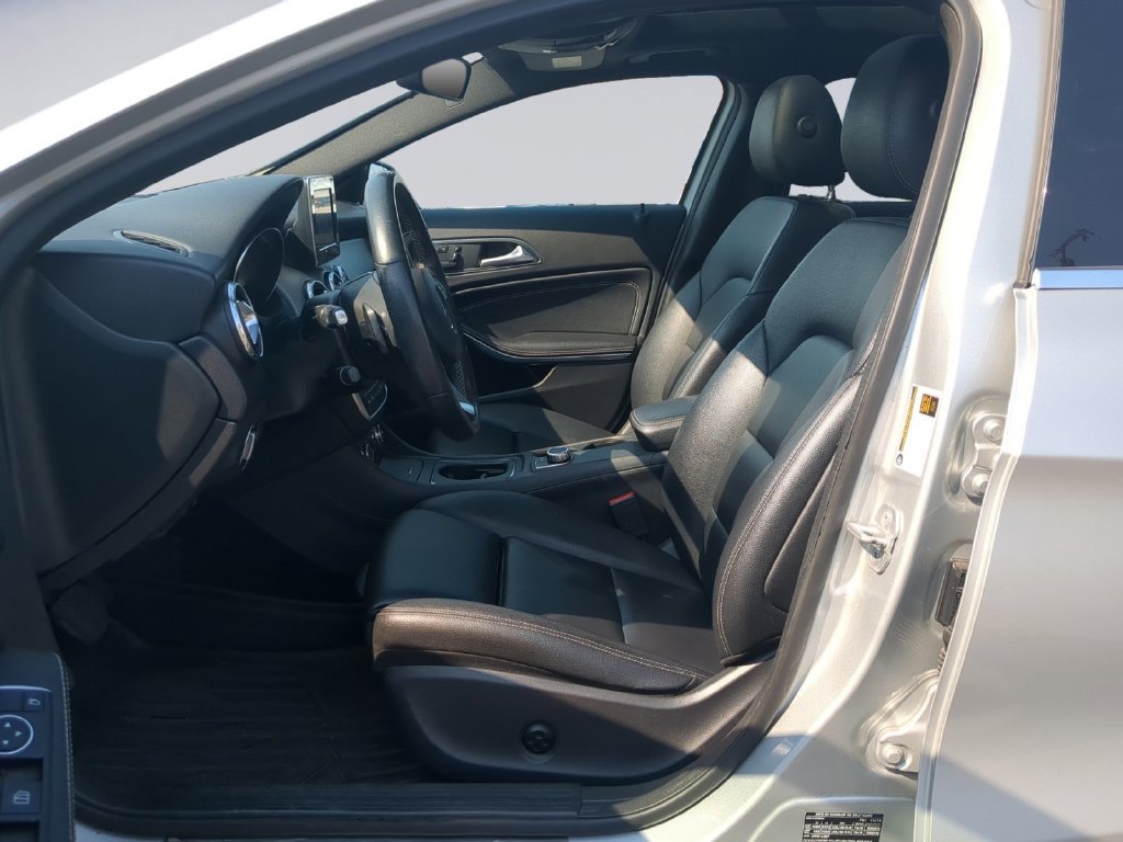 Used 2017  Mercedes-Benz GLA 250 image 11