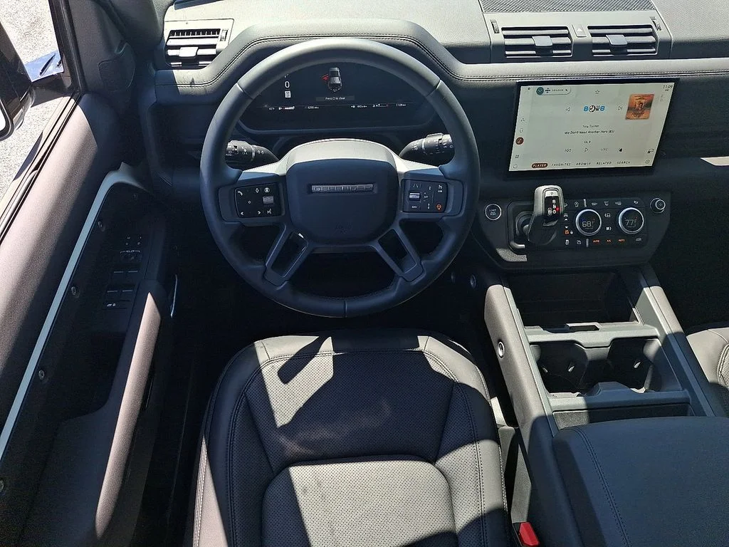 Certified Used 2025 Fuji White Land Rover S image 11