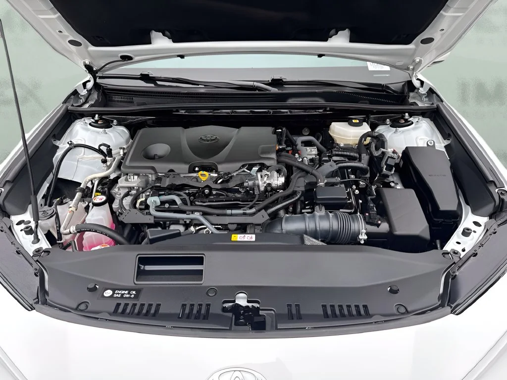 Used 2025 White Toyota LE image 27