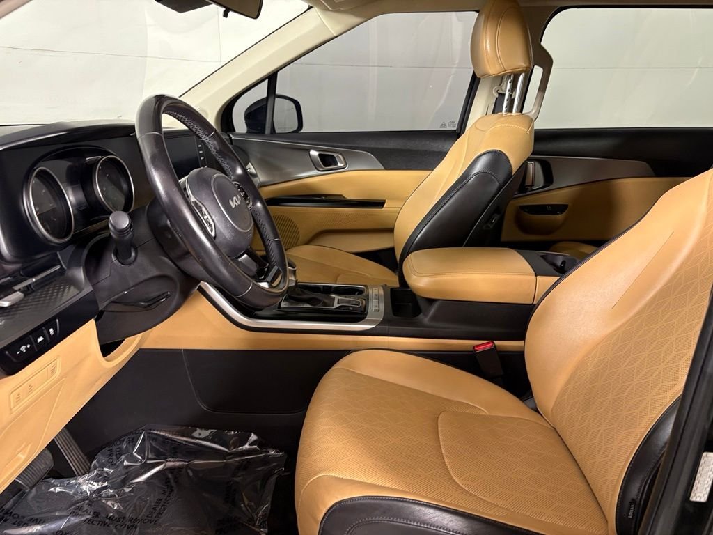 Used 2022 Black Kia LXS image 20