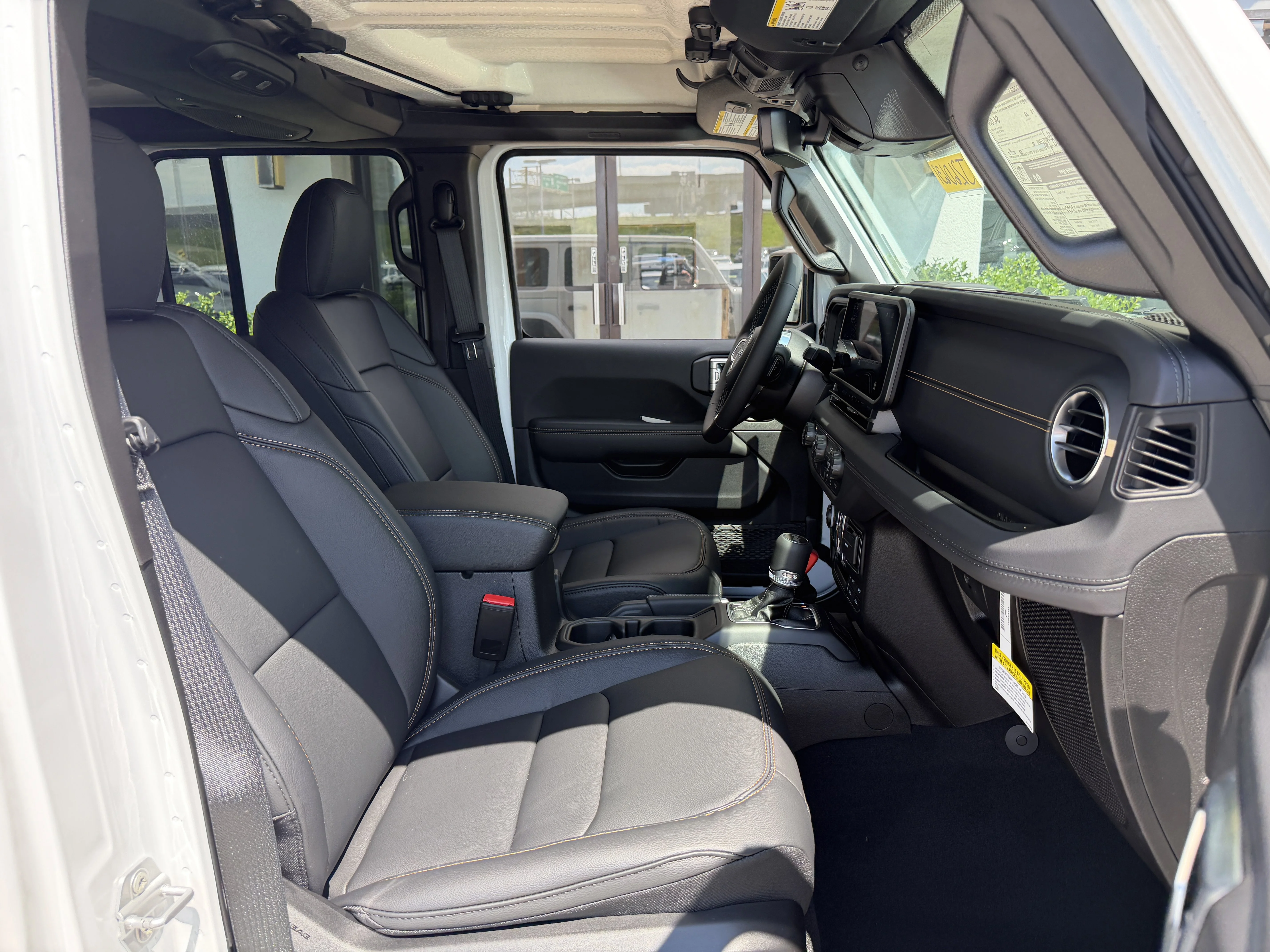New 2026 Bright White Clear-Coat Exterior Paint Jeep Sahara image 24