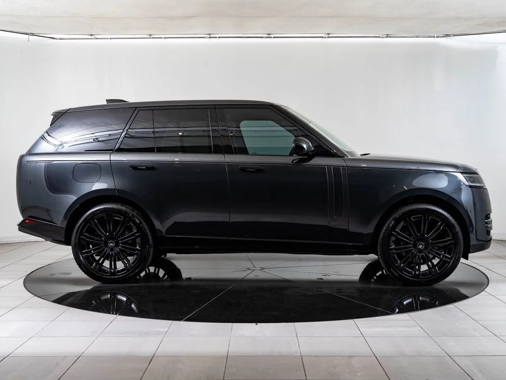 Used 2025 Carpathian Grey Premium Metallic Land Rover SE image 11