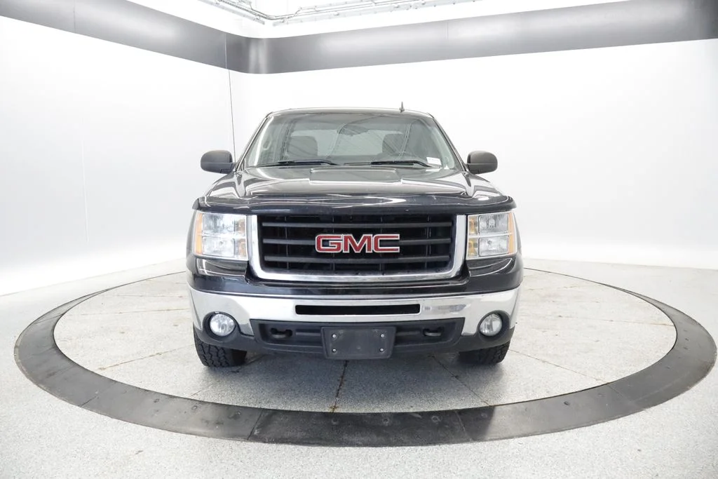 Used 2011 Black GMC SLE image 10