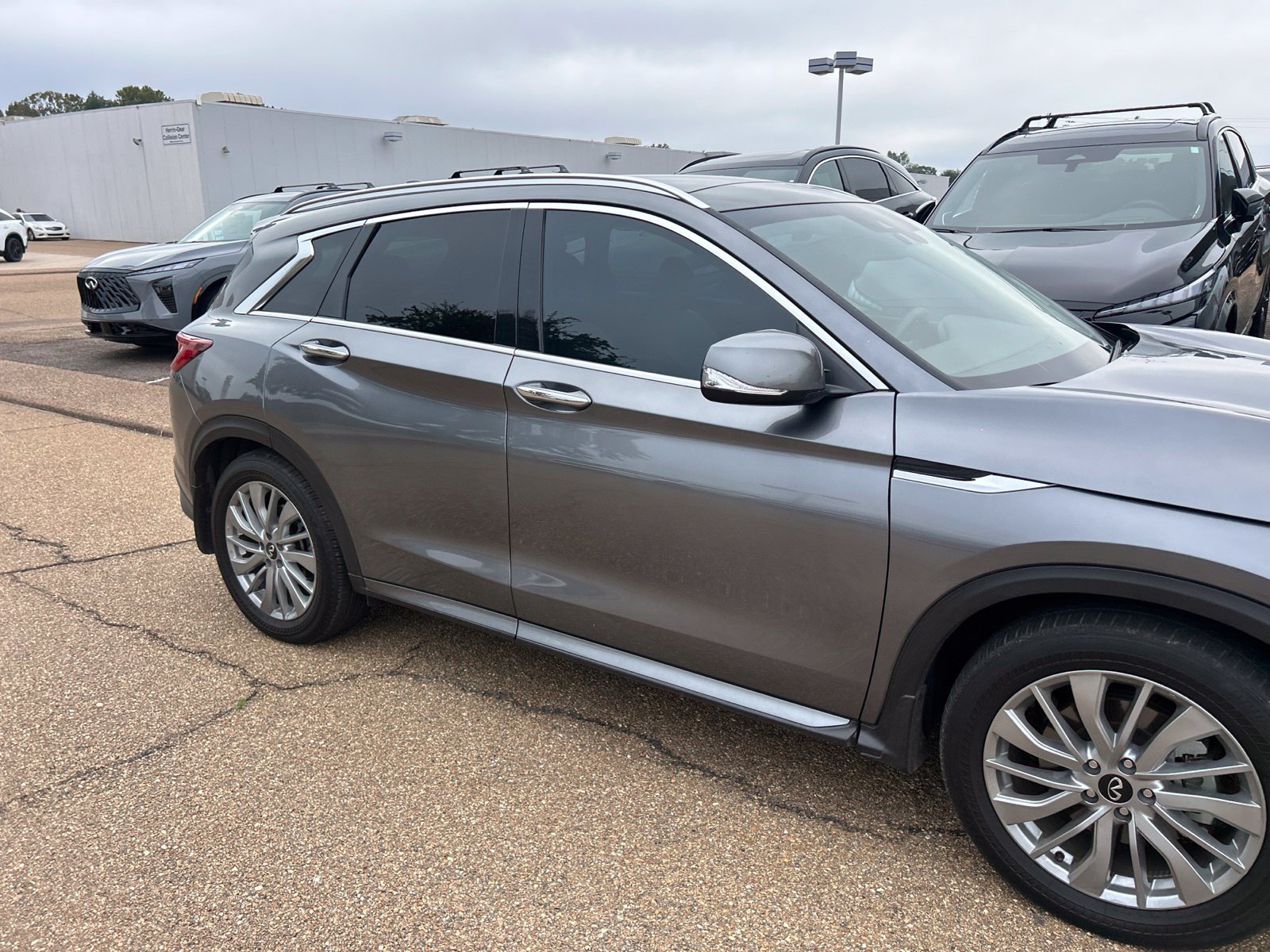 Used 2023 Gray INFINITI LUXE image 11