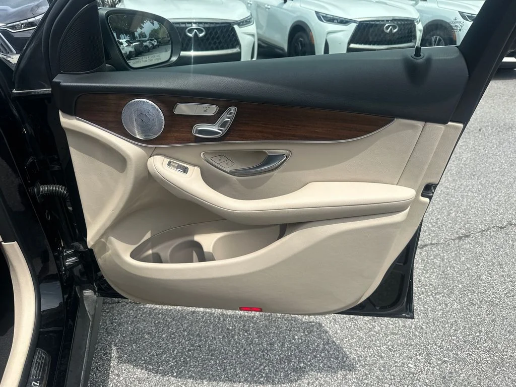 Used 2020  Mercedes-Benz GLC 300 image 13