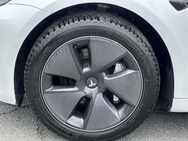 Used 2021 White Tesla Standard Range Plus image 12