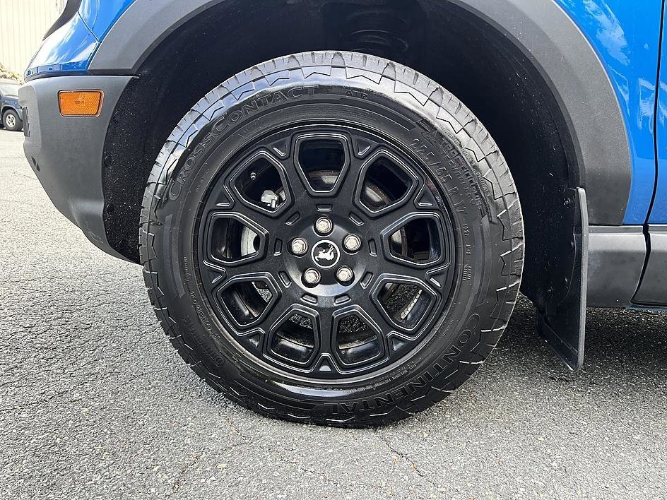 Used 2025 Blue Metallic Ford Badlands image 8