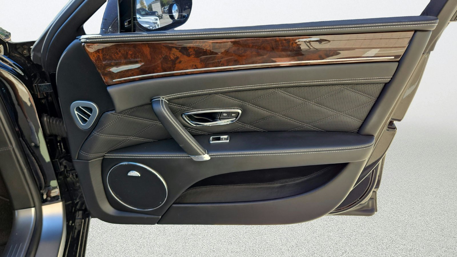 Used 2014  Bentley Base image 27