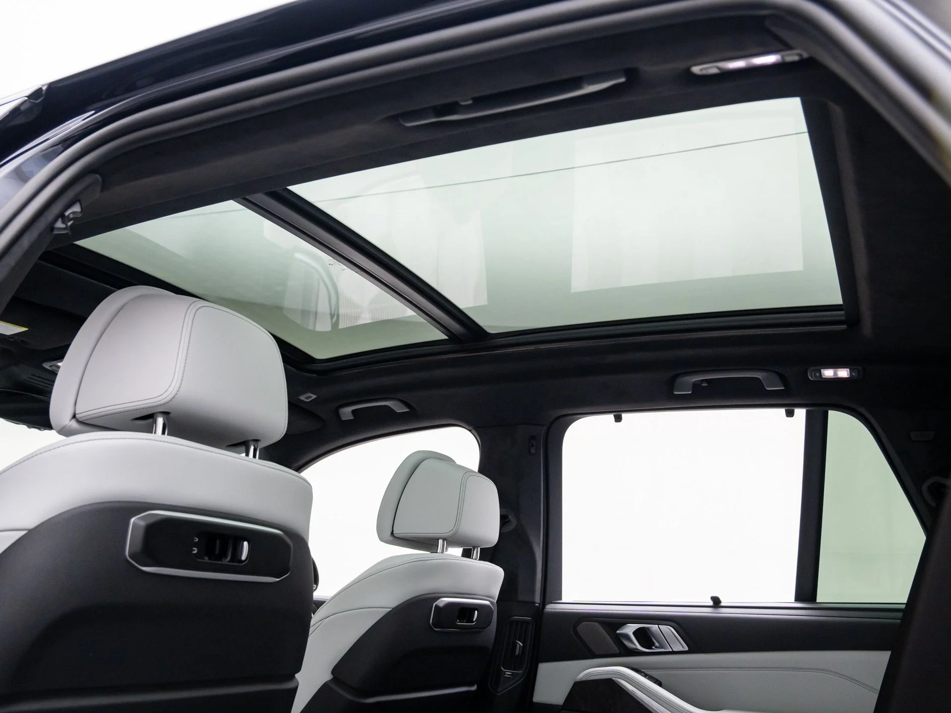 New 2026 Black BMW xDrive40i image 18