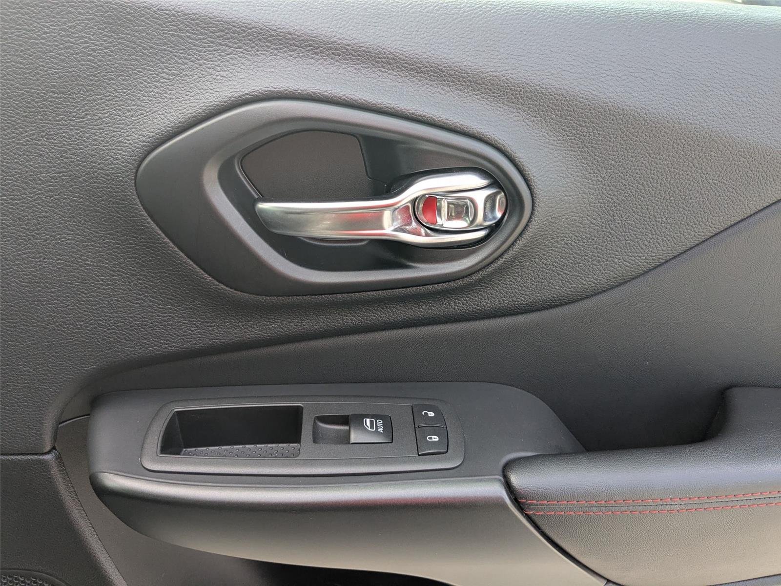 Used 2022 GRAY Jeep Trailhawk image 32