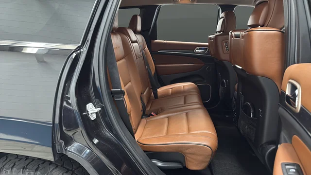 Used 2015 Brilliant Black Crystal Pearlcoat Jeep Summit image 25